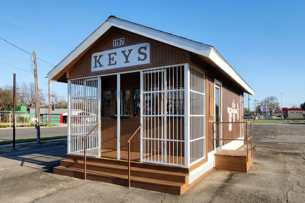 Las Palmas Key Shop - San Antonio Locksmith Storefront